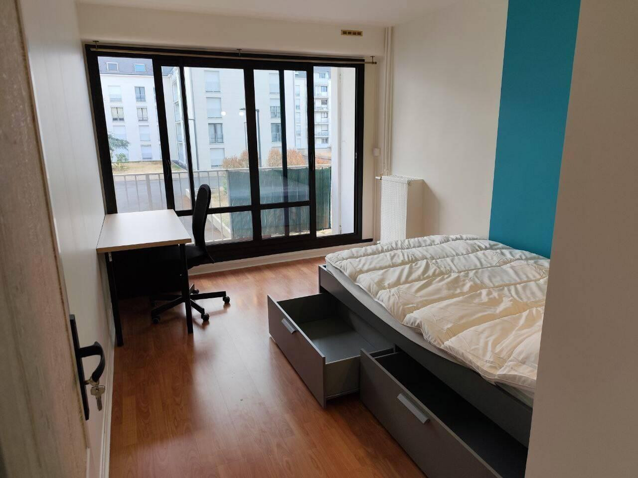 
                                                Colocation
                                                 Chambre libre dans une coloc 3 chambres 85m²