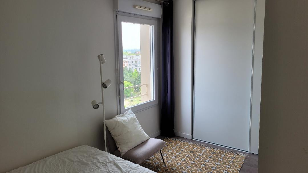 
                                                Location
                                                 Chambre lumineuse dans un magnifique Duplex.