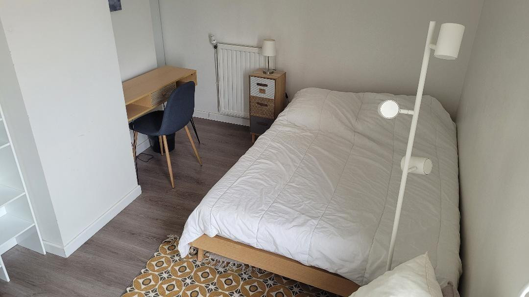 
                                                Location
                                                 Chambre lumineuse dans un magnifique Duplex.