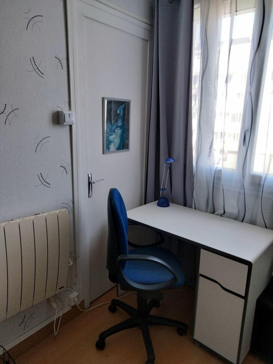 
                                                Colocation
                                                 Chambre lumineuse et confortable