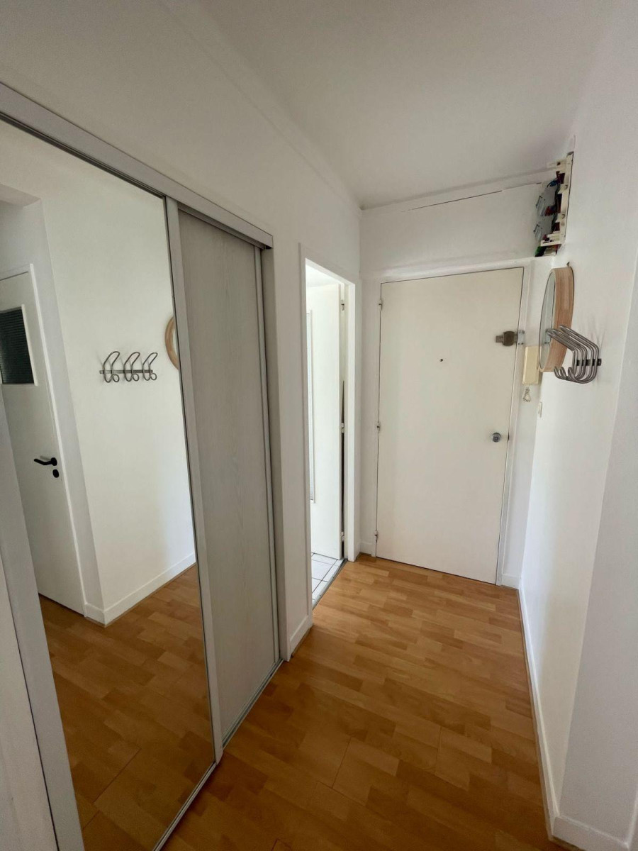 
                                                Colocation
                                                 Chambre lumineuse, refaite à neuf proche gare