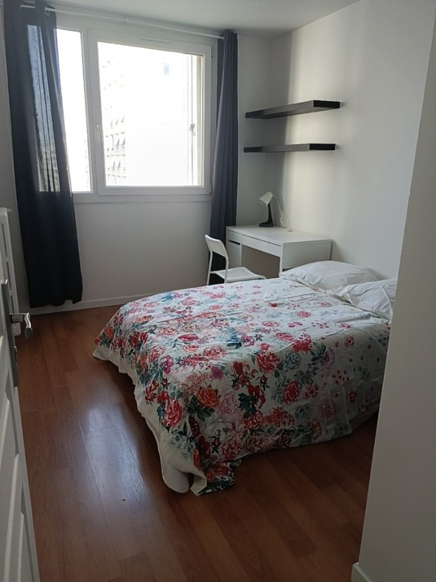 
                                                Location
                                                 Chambre Lyon 8, pied du tram et ménage compris :)