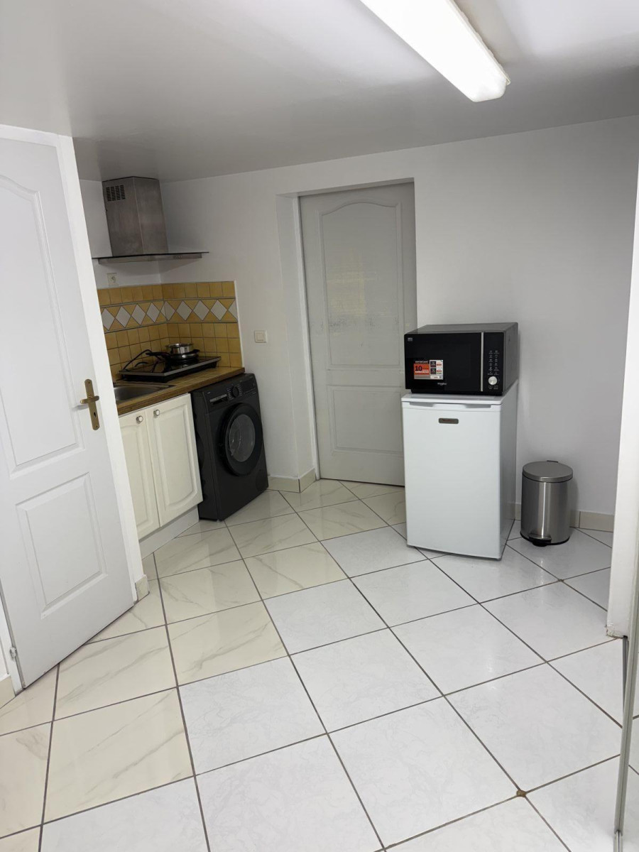 
                                                Colocation
                                                 Chambre meublé SDB cuisine équipée,à 1km de Cergy