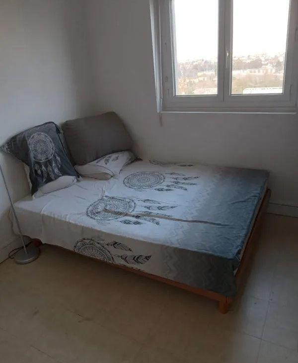 
                                                Colocation
                                                 Chambre meublée 10m² dans un appartement