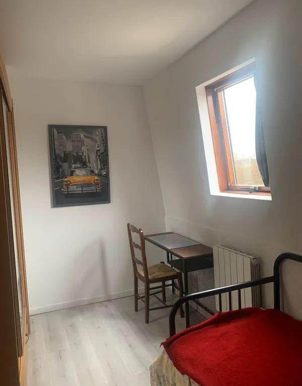 
                                                Colocation
                                                 Chambre meublée 10m2 dans maison à Roubaix