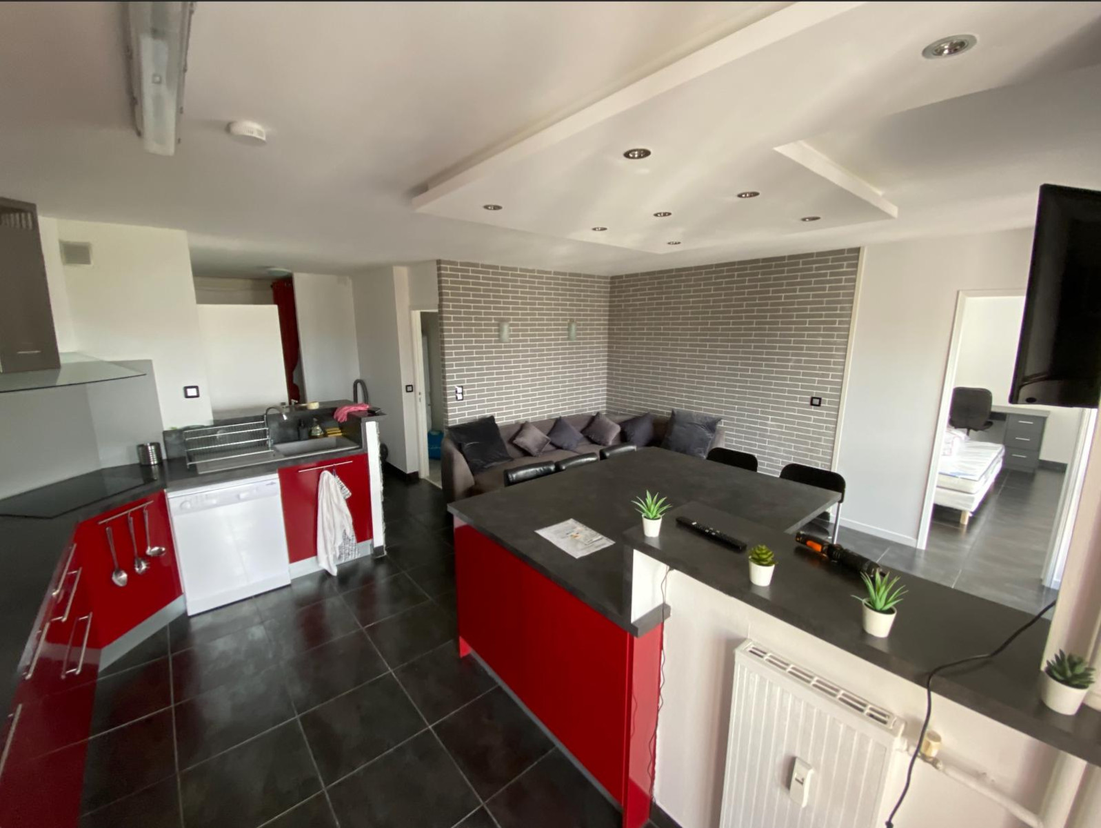 
                                                Colocation
                                                 Chambre meublée 11m² | Proche toutes commodités