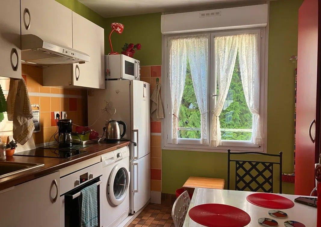 
                                                Colocation
                                                 Chambre meublée 12 m² dans coloc 60m² au calme