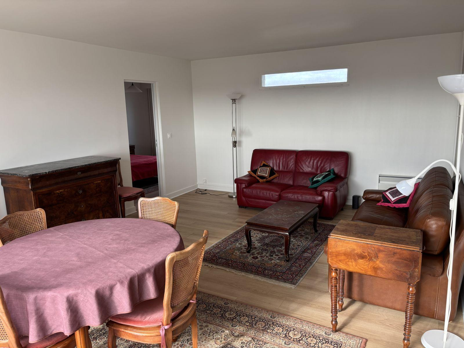 
                                                Colocation
                                                 Chambre meublée 12m² dans coloc 110m² calme,