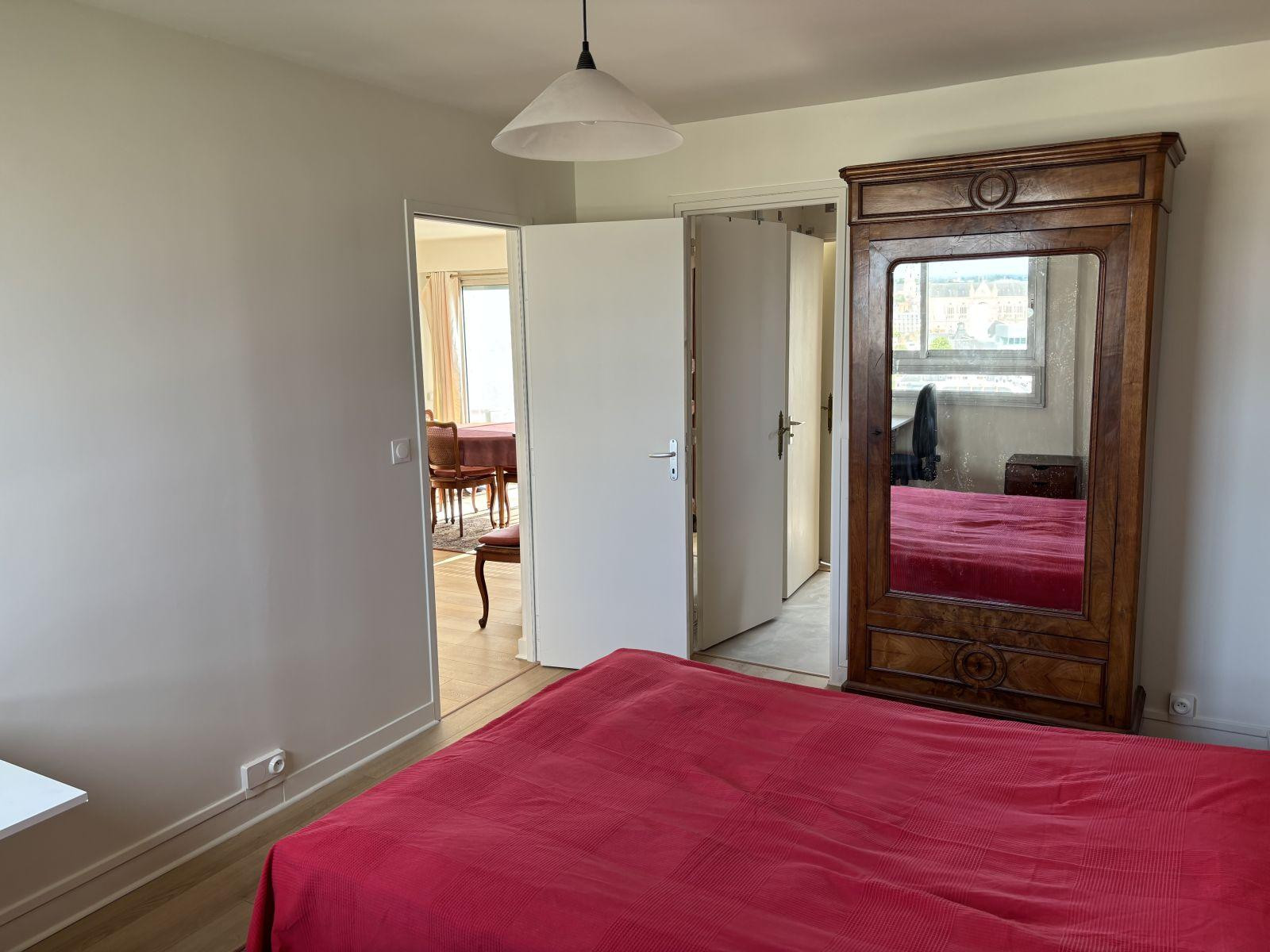 
                                                Colocation
                                                 Chambre meublée 12m² dans coloc 110m² calme,