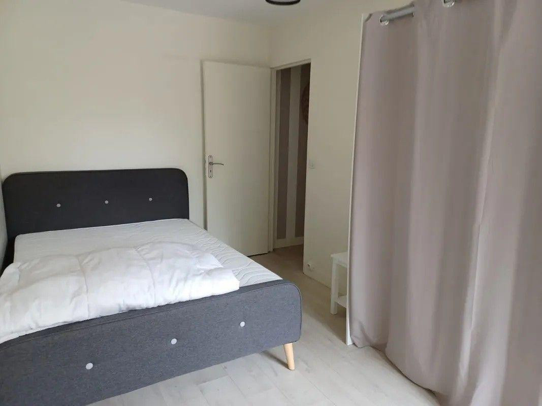 
                                                Colocation
                                                 Chambre meublée 12m² dans grande coloc