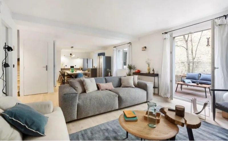 
                                                Colocation
                                                 Chambre meublée 15m² dans résidence tout inclus