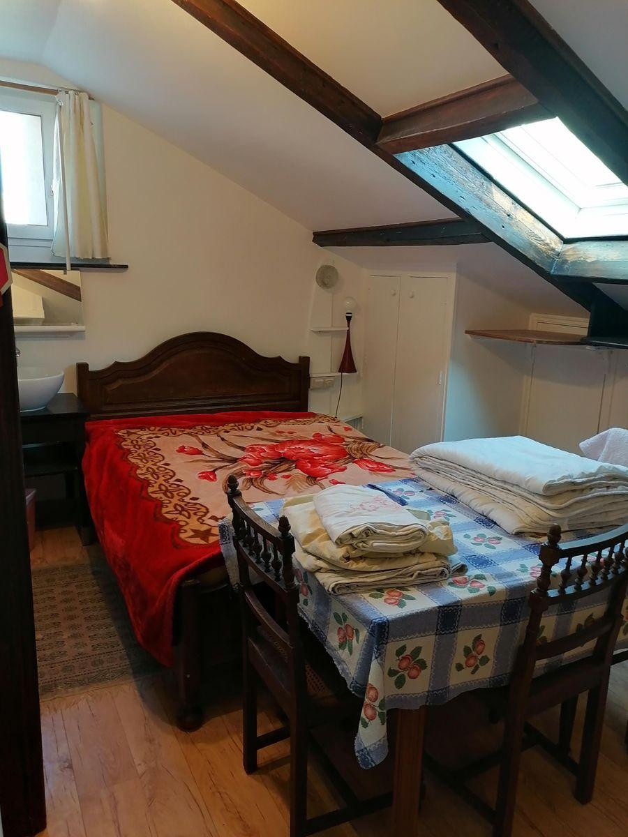 
                                                Colocation
                                                 CHAMBRE meublée à LOUER dans un 5 Pieces