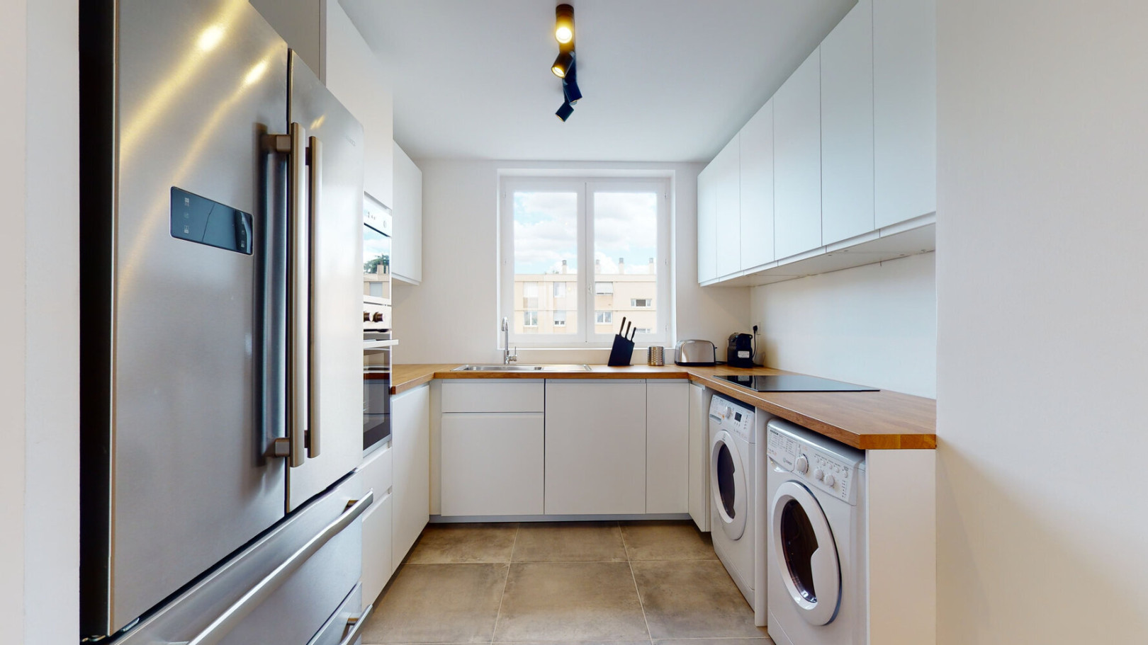 
                                                Colocation
                                                 Chambre meublée à louer dans un appartement r