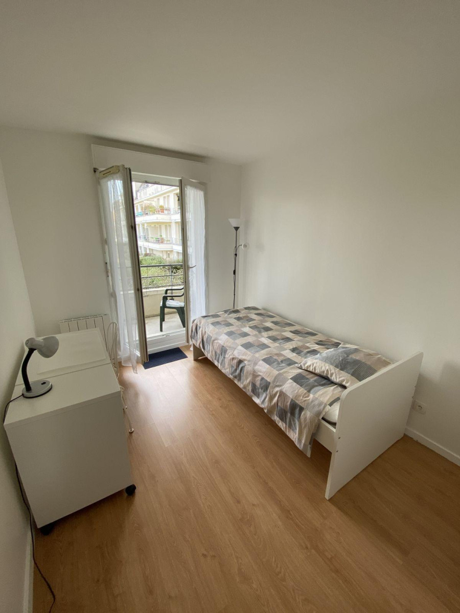 
                                                Colocation
                                                 Chambre meublée avec balcon Cergy le Haut