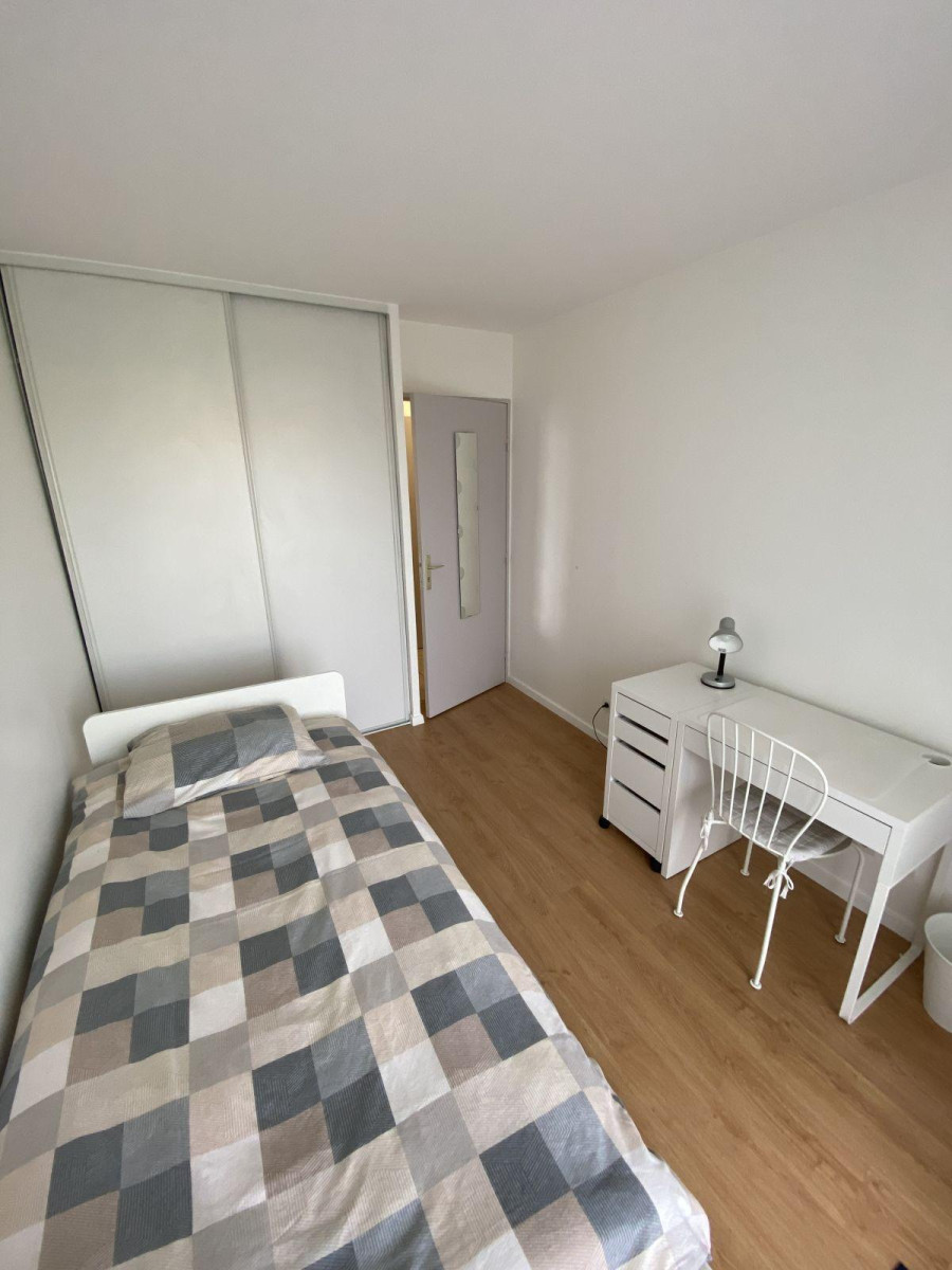 
                                                Colocation
                                                 Chambre meublée avec balcon Cergy le Haut