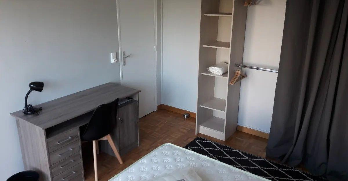 
                                                Colocation
                                                 Chambre meublée avec balcon dans colocation 64m²