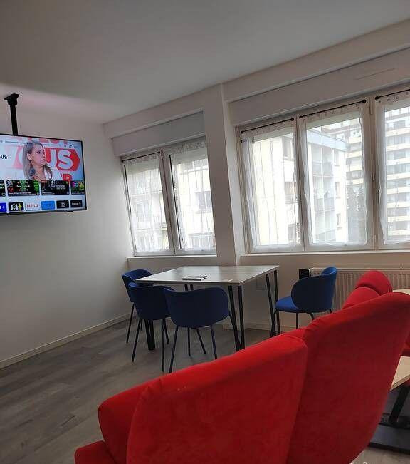 
                                                Colocation
                                                 Chambre meublée avec douche privative en coloc 4ch