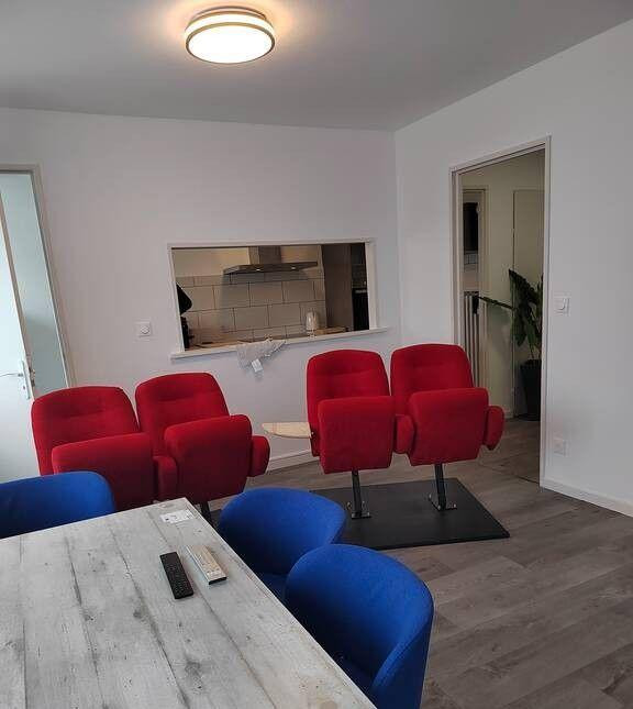 
                                                Colocation
                                                 Chambre meublée avec douche privative en coloc 4ch