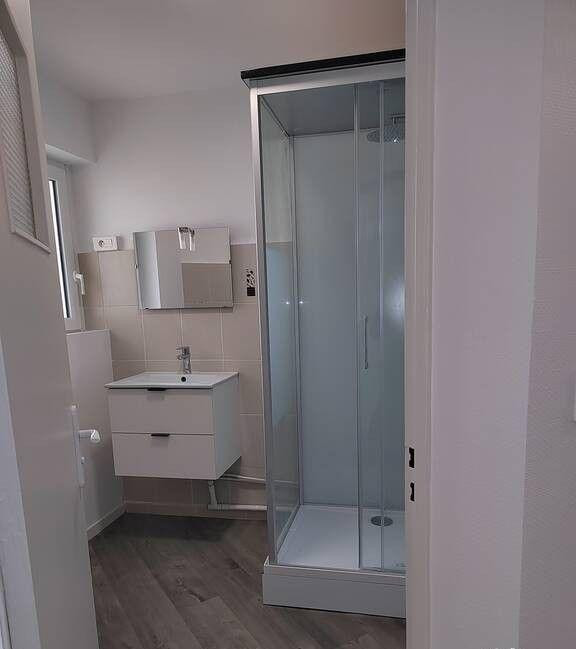 
                                                Colocation
                                                 Chambre meublée avec douche privative en coloc 4ch
