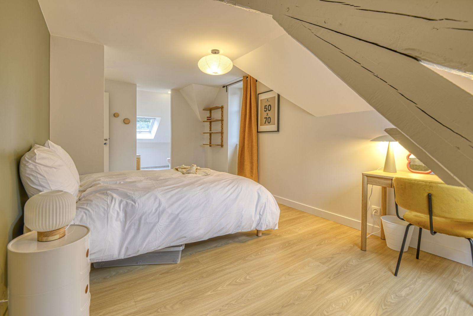 
                                                Colocation
                                                 Chambre meublée avec salle de bain privative