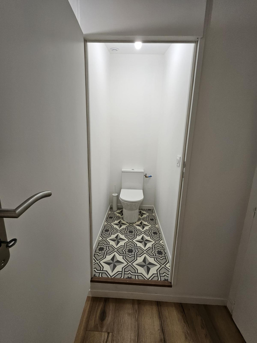 
                                                Colocation
                                                 Chambre meublée avec salle de bain privée