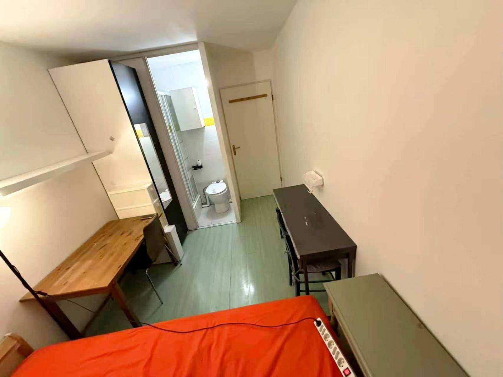 
                                                Colocation
                                                 Chambre meublée avec SDB WC privatifs en coloc
