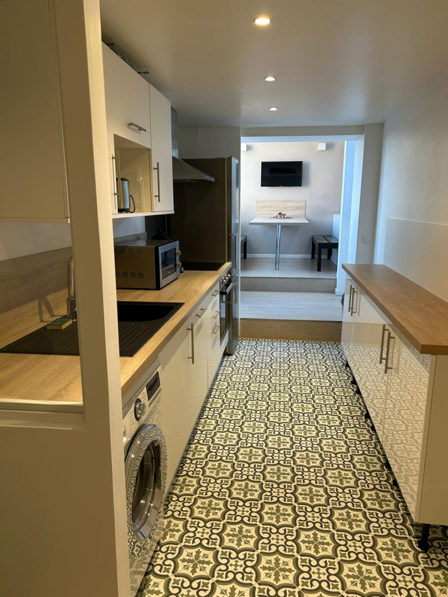 
                                                Colocation
                                                 Chambre meublée avec SDE et WC individuels