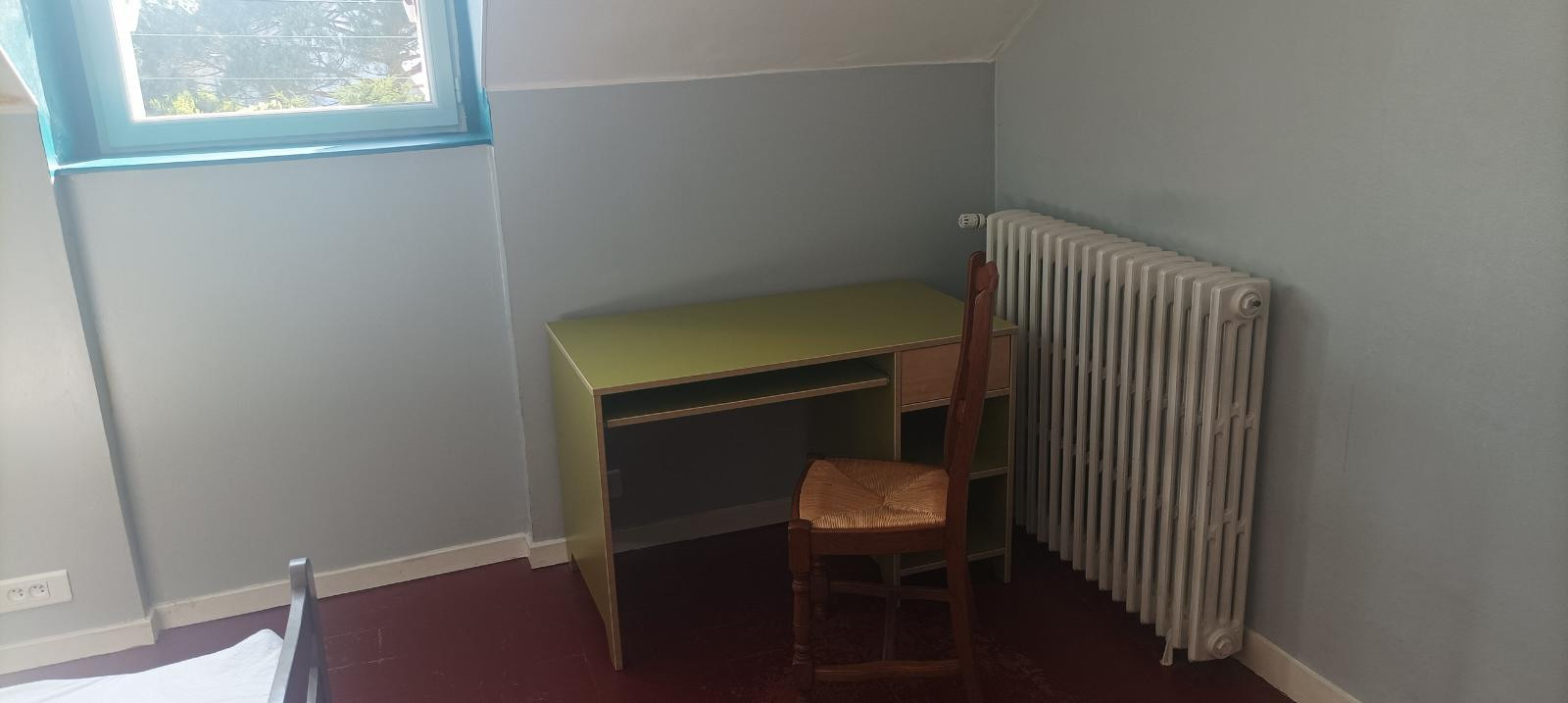
                                                Colocation
                                                 Chambre meublée chez l'habitant pour étudiant.