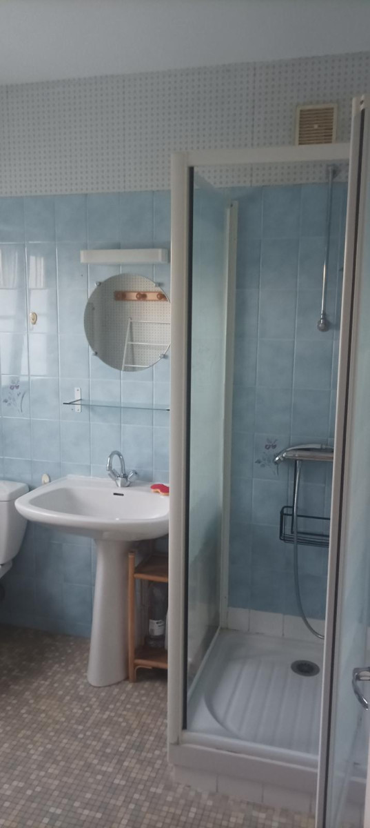 
                                                Colocation
                                                 Chambre meublée chez l'habitant pour étudiant.