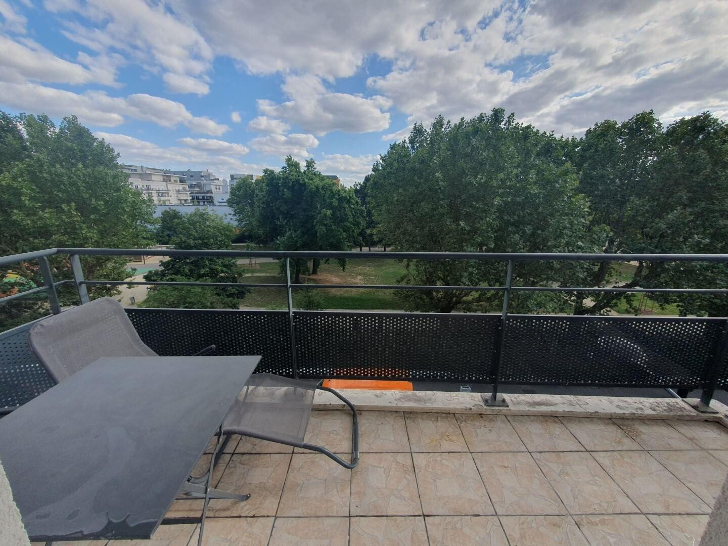 
                                                Colocation
                                                 Chambre meublée dans belle coloc 62m²