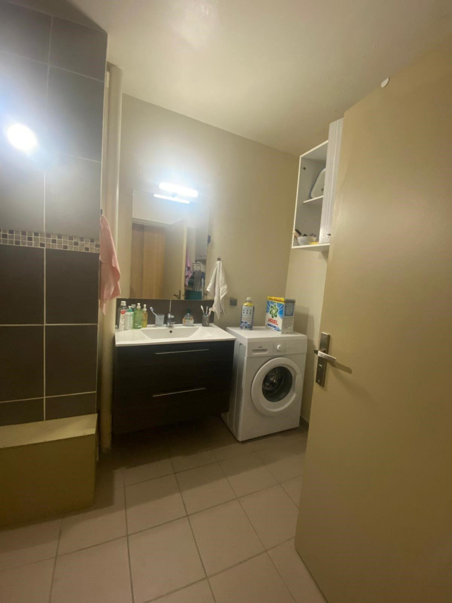 
                                                Colocation
                                                 Chambre meublée dans coloc 84m² entre filles