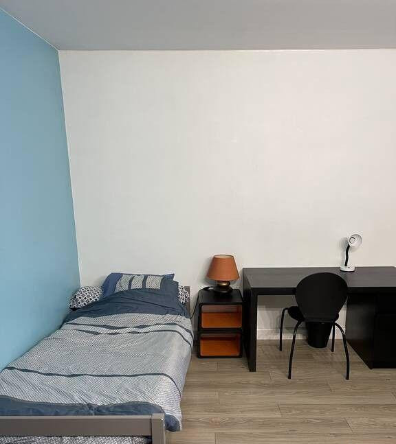 
                                                Colocation
                                                 Chambre meublée dans colocation 110 m²