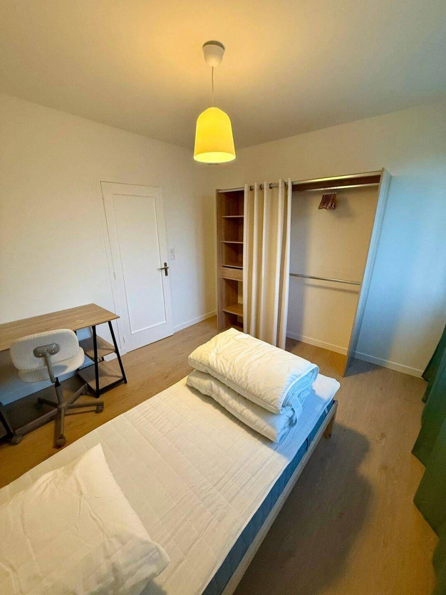 
                                                Colocation
                                                 Chambre meublée dans colocation 70m²