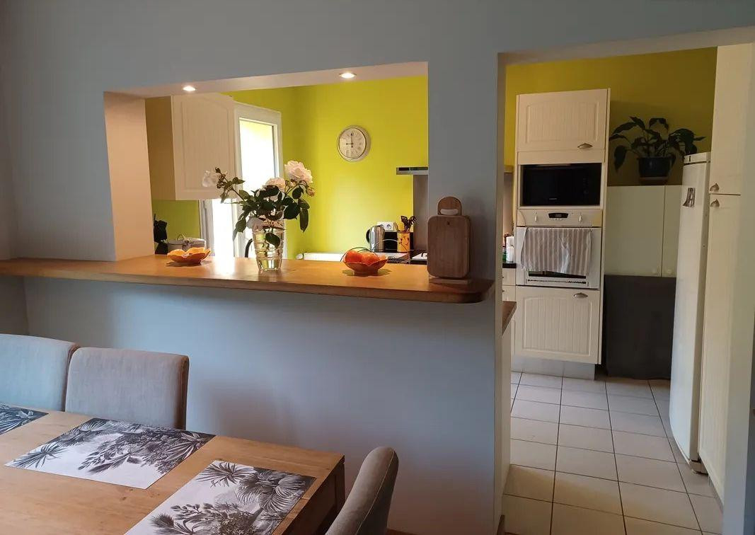 
                                                Colocation
                                                 Chambre meublée dans grande maison calme et jardin