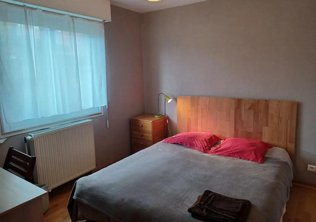 
                                                Colocation
                                                 Chambre meublée dans grande maison calme et jardin