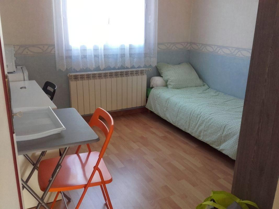 
                                                Colocation
                                                 Chambre meublée dans maison 120m²