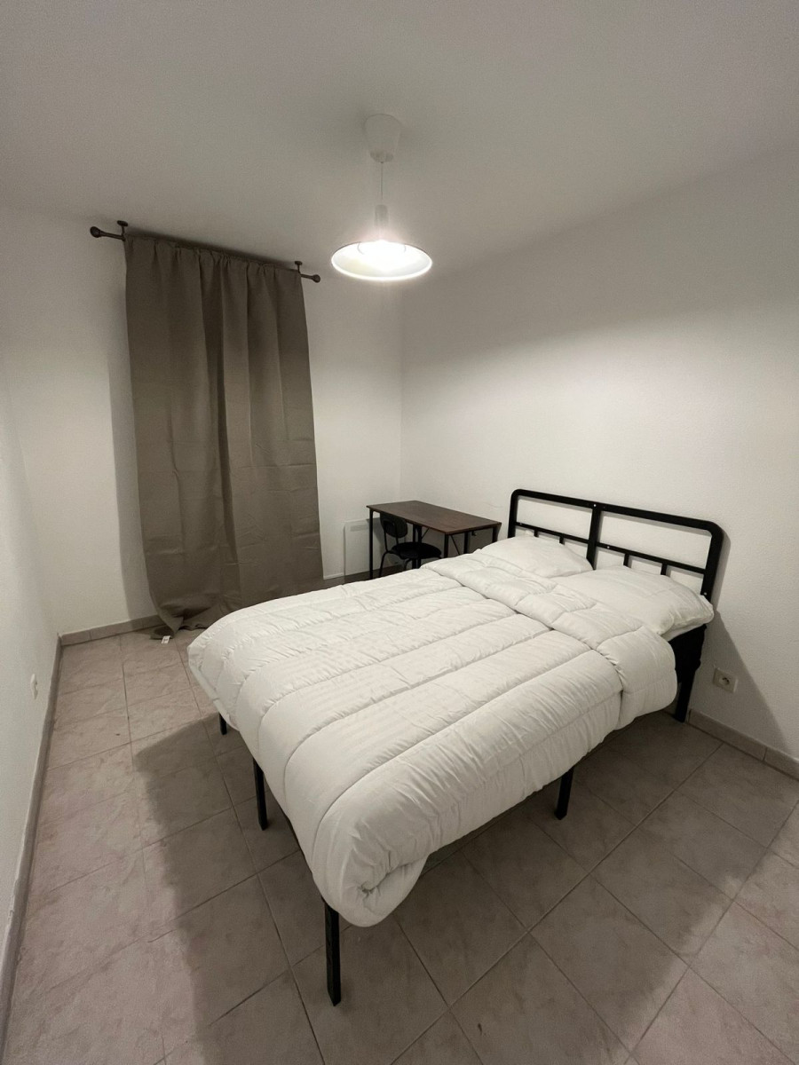 
                                                Colocation
                                                 Chambre meublée dans une colocation aux Argoulets