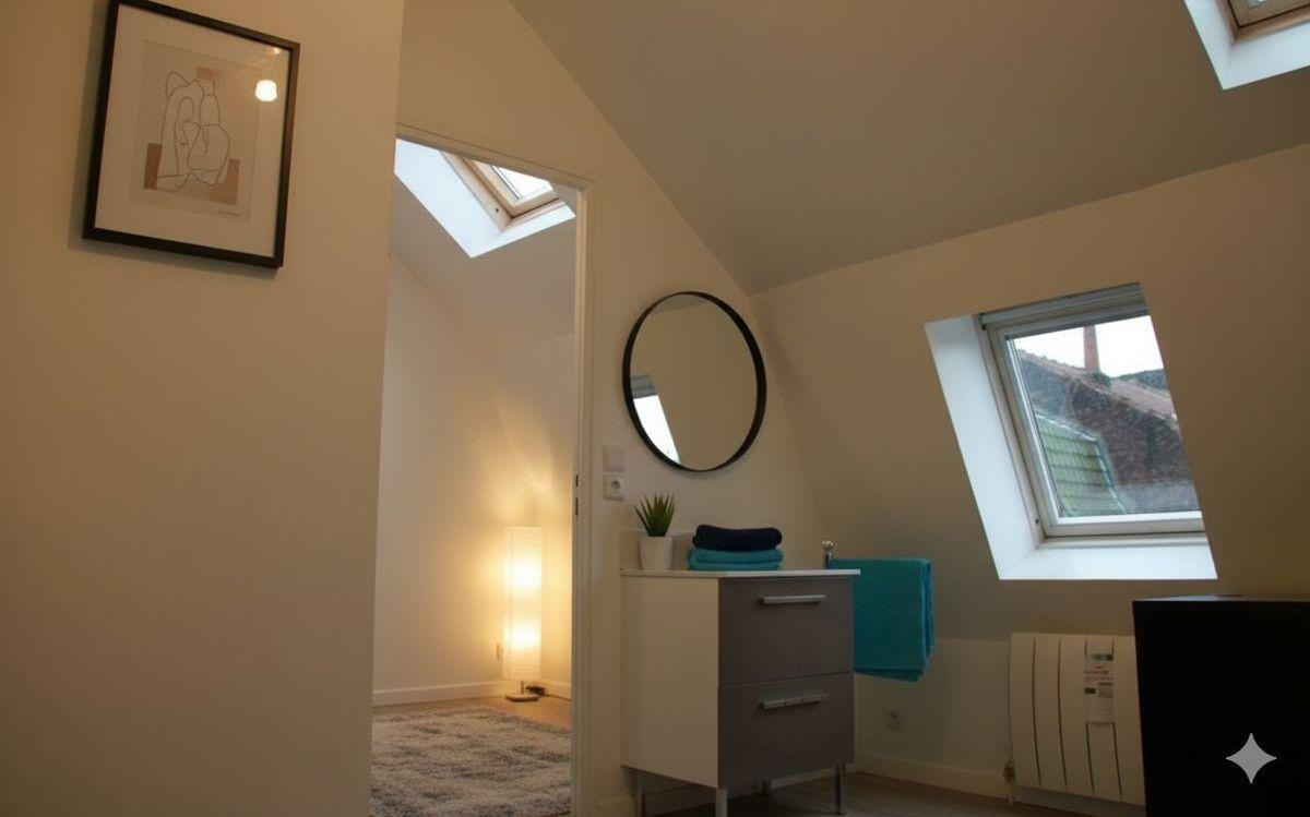 
                                                Colocation
                                                 Chambre meublée en colocation 100m²