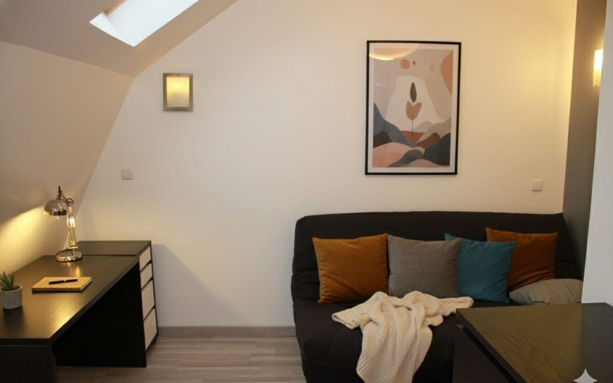 
                                                Colocation
                                                 Chambre meublée en colocation 100m²