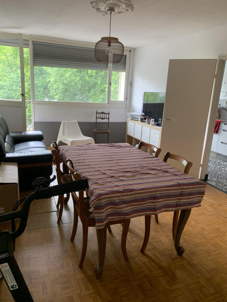 
                                                Colocation
                                                 Chambre meublée en colocation à Rennes Clemenceau.