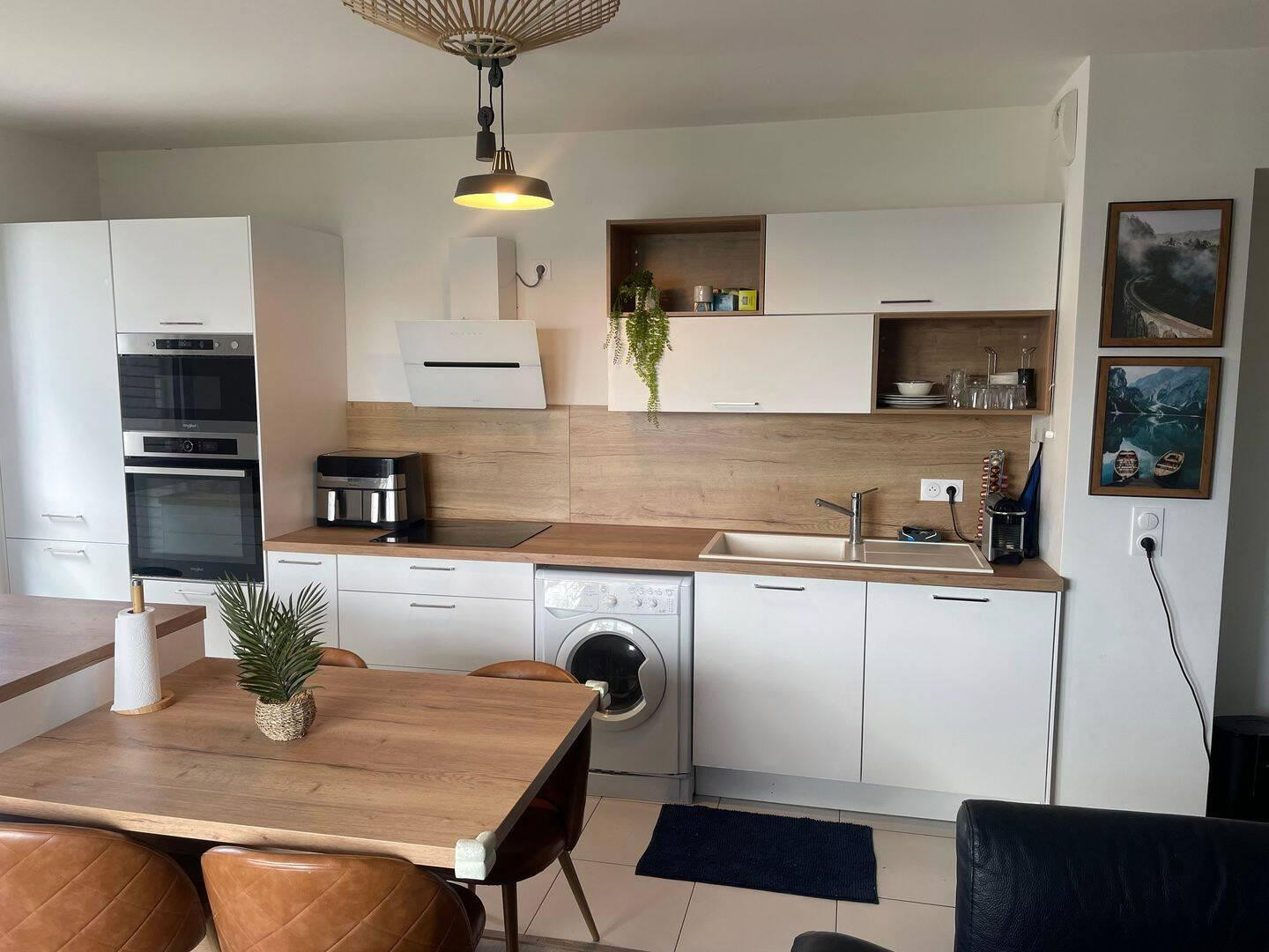 
                                                Colocation
                                                 Chambre meublée en colocation calme 81m²