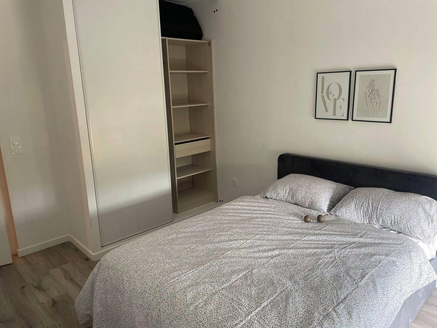 
                                                Colocation
                                                 Chambre meublée en colocation calme 81m²