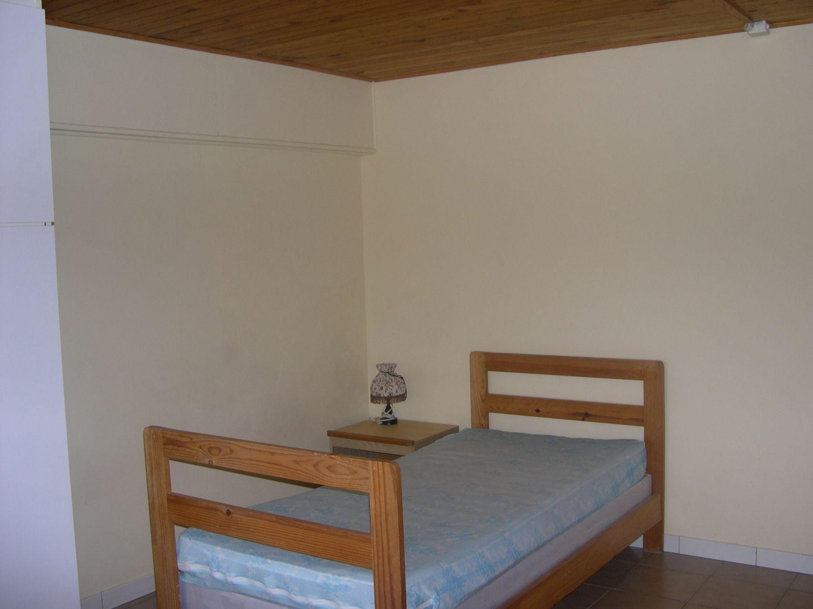 
                                                Colocation
                                                 CHAMBRE MEUBLÉE ETUDIANT AU 30/08 BON ÉTAT-CALME
