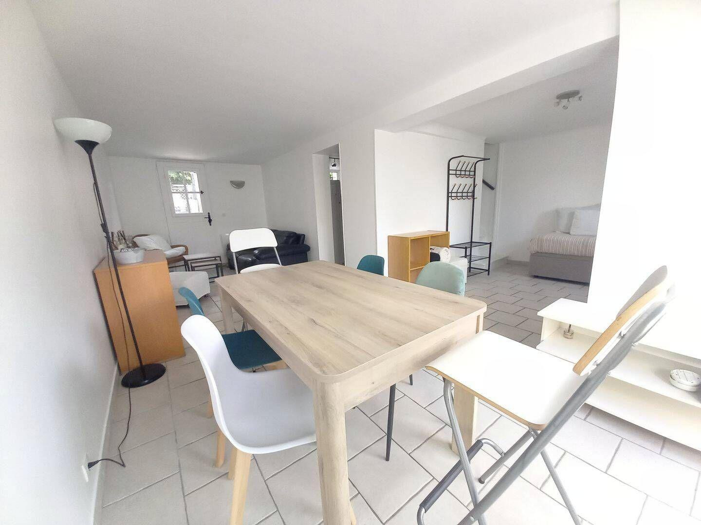 
                                                Colocation
                                                 Chambre meublée indépendante dans coloc rénovée