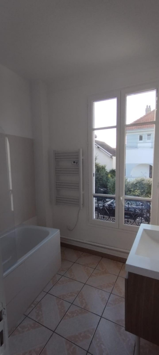 
                                                Colocation
                                                 Chambre meublée indépendante dans coloc rénovée