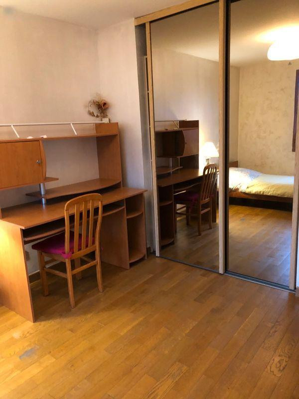 
                                                Colocation
                                                 CHAMBRE MEUBLEE indépendante dans maison