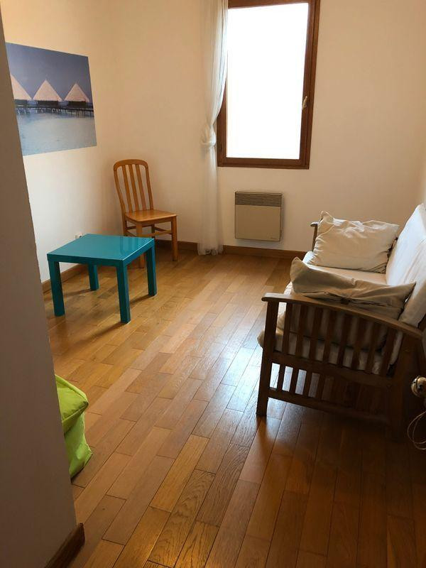 
                                                Colocation
                                                 CHAMBRE MEUBLEE indépendante dans maison