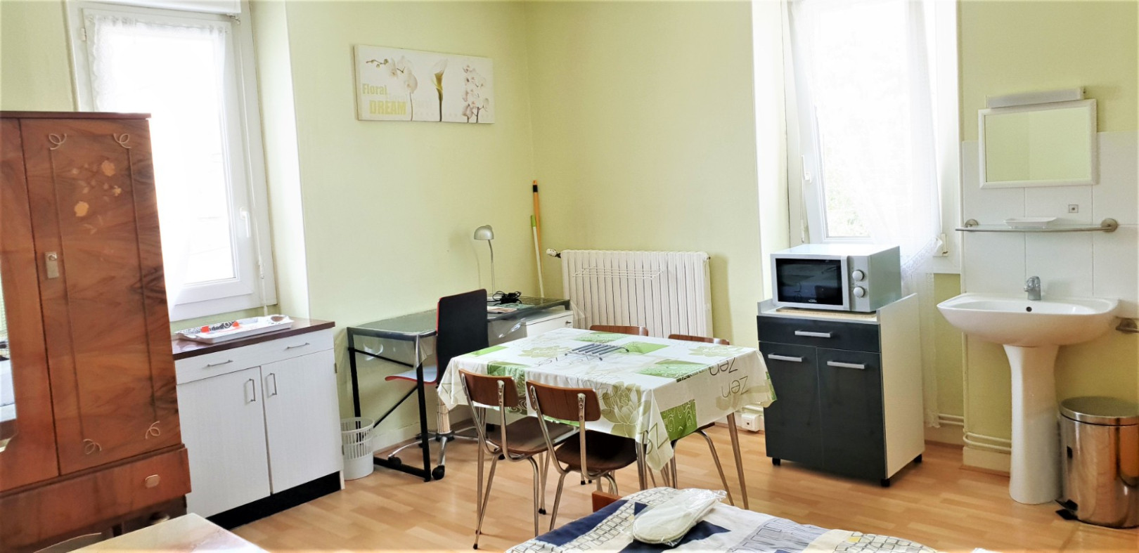 
                                                Location
                                                 CHAMBRE MEUBLEE +Kitchenette  de 21 m2