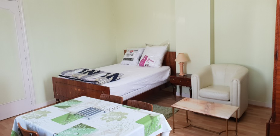 
                                                Location
                                                 CHAMBRE MEUBLEE +Kitchenette  de 21 m2