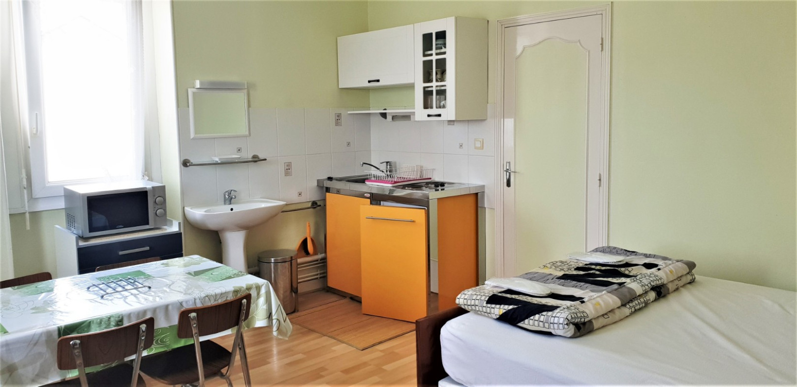 
                                                Location
                                                 CHAMBRE MEUBLEE +Kitchenette  de 21 m2